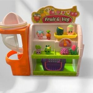 Moose Shopkins Fruit and Veg Stand playset With 8 Figurines